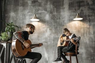 Capodastro guitare : utiliser le capo et choisir son modèle