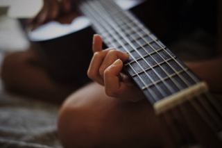 Guitare acoustique folk : formes, cordes acier et guide d’achat