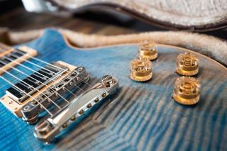 Comment nettoyer une guitare classique sans abîmer le vernis ?