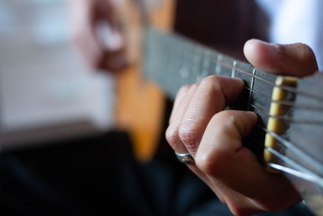 Les ongles de la main droite, deuxième instrument du guitariste classique Les ongles de la main droite, deuxième instrument du guitariste classique