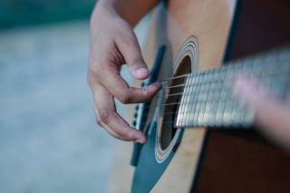 Technique main droite guitare classique : apoyando et tirando